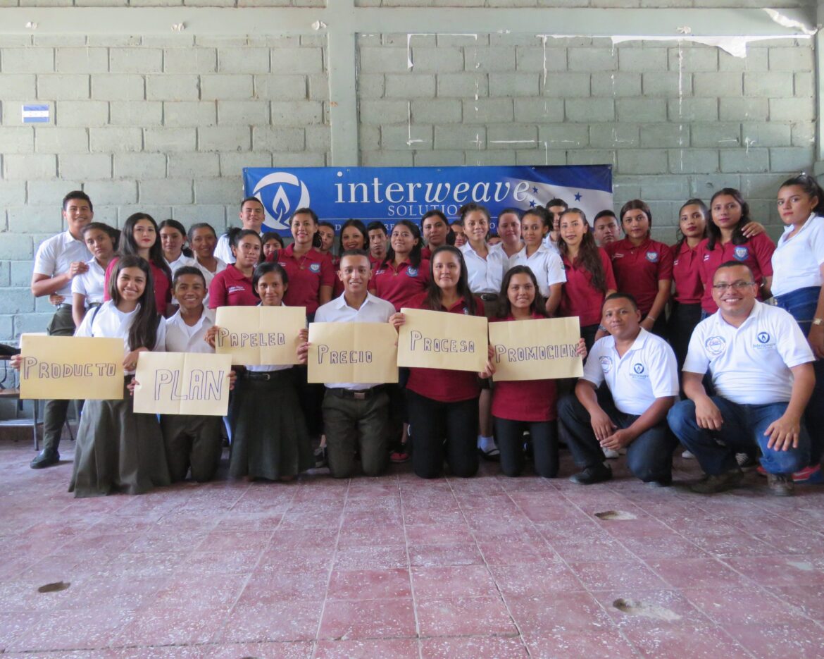Grupo-de-Estudiantes-Intae-Choluteca-Honduras-scaled-1